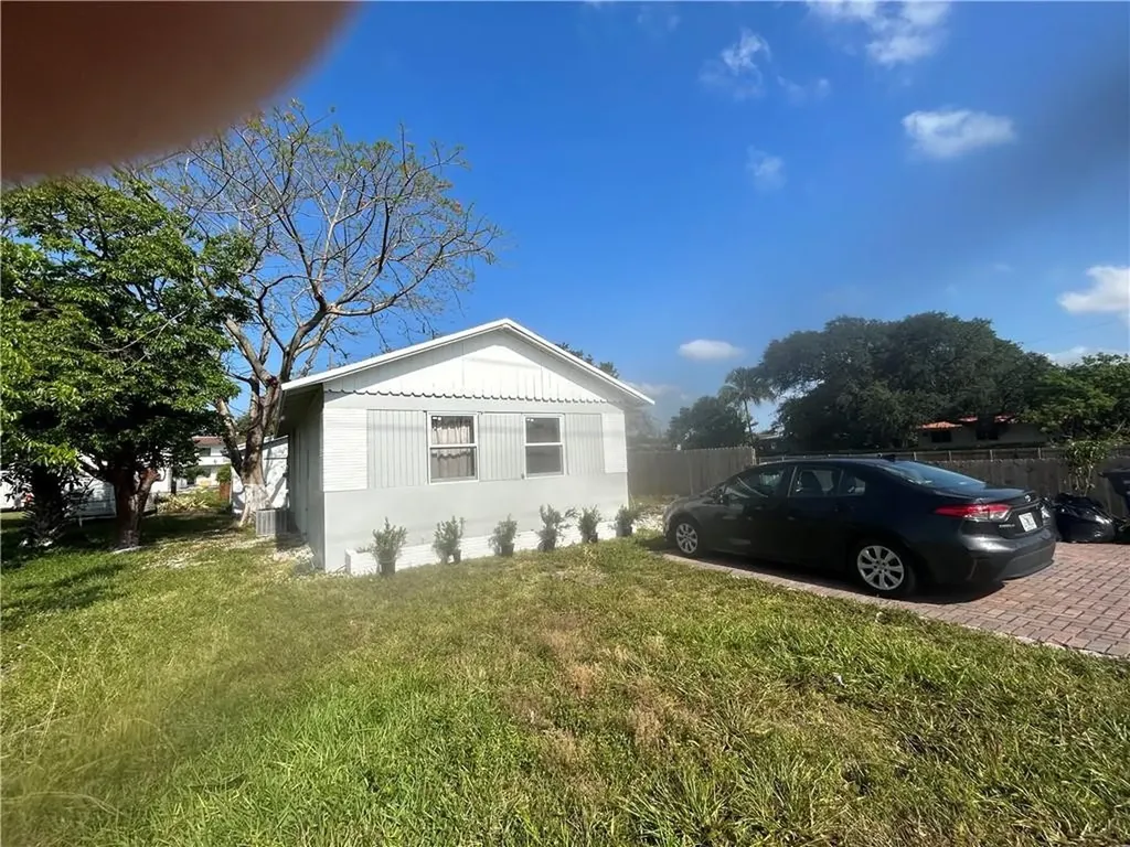 136 N 24th Avenue Hollywood FL 33020