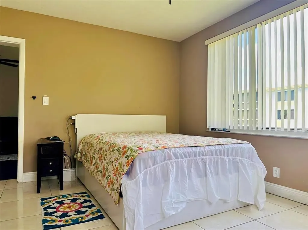 5985 Del Lago Circle Sunrise FL 33313