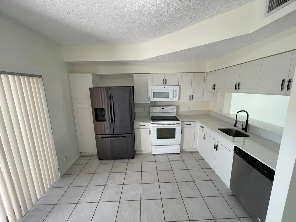 9844 NW 56th Place Coral Springs FL 33076