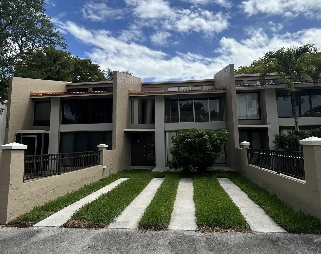750 E Coco Plum Circle Plantation FL 33324