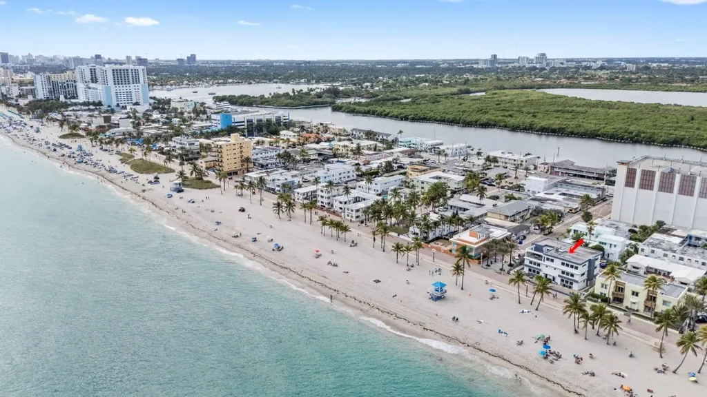2203 N Surf Road Hollywood FL 33019