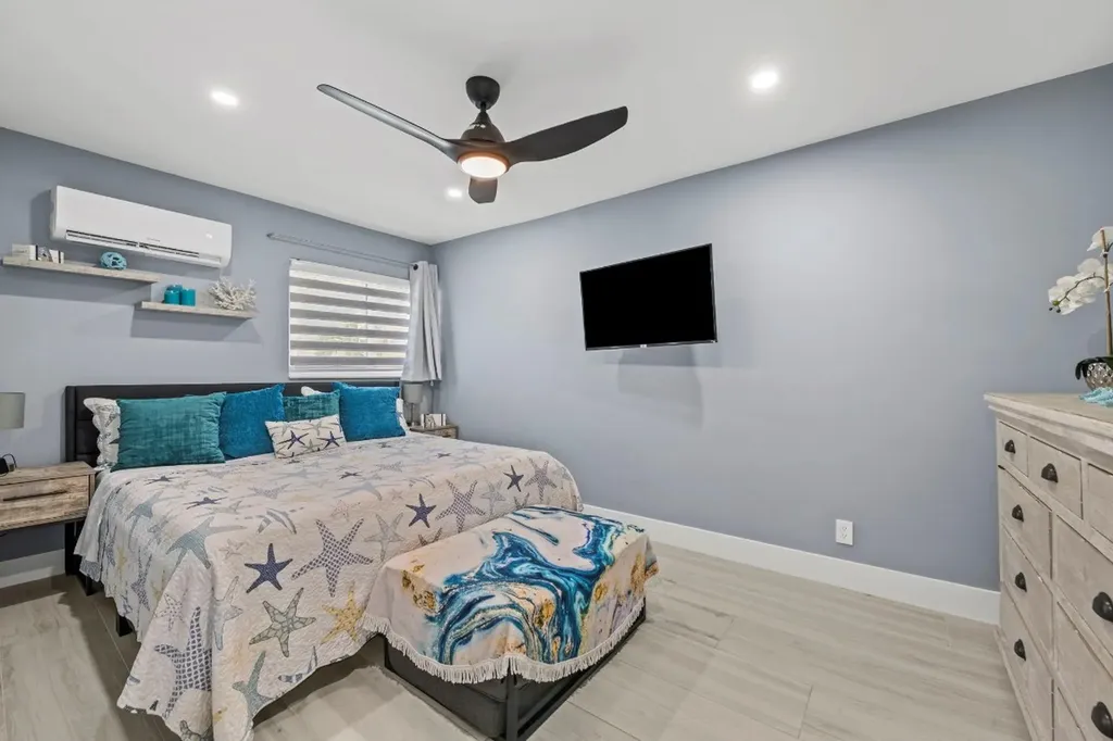 2203 N Surf Road Hollywood FL 33019