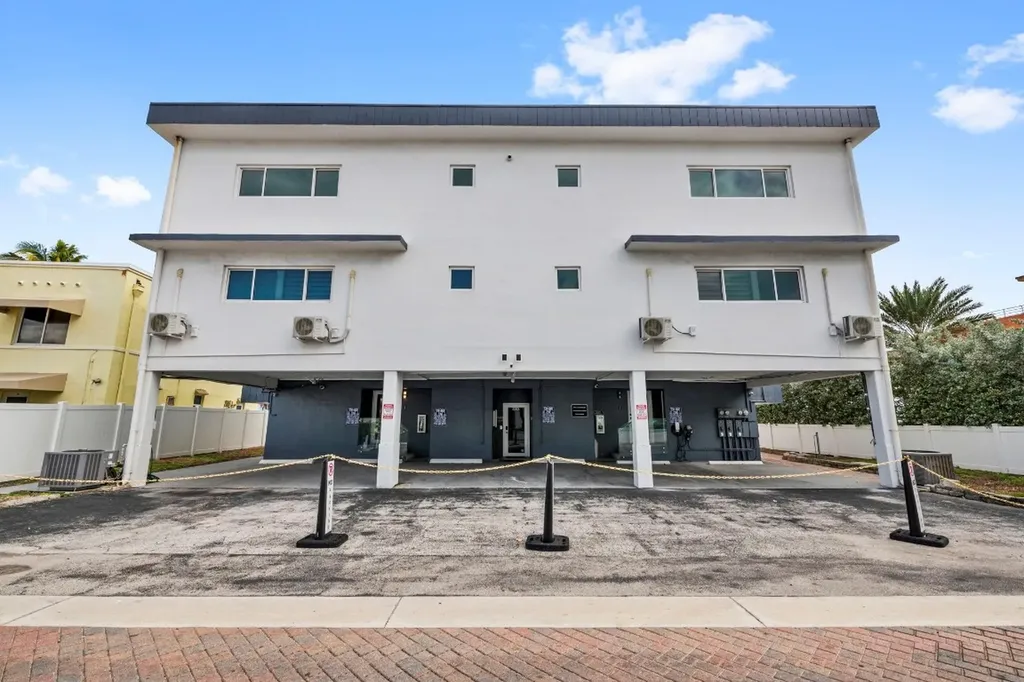 2203 N Surf Road Hollywood FL 33019