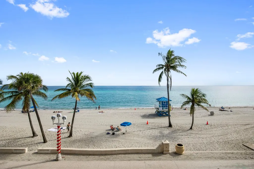 2203 N Surf Road Hollywood FL 33019