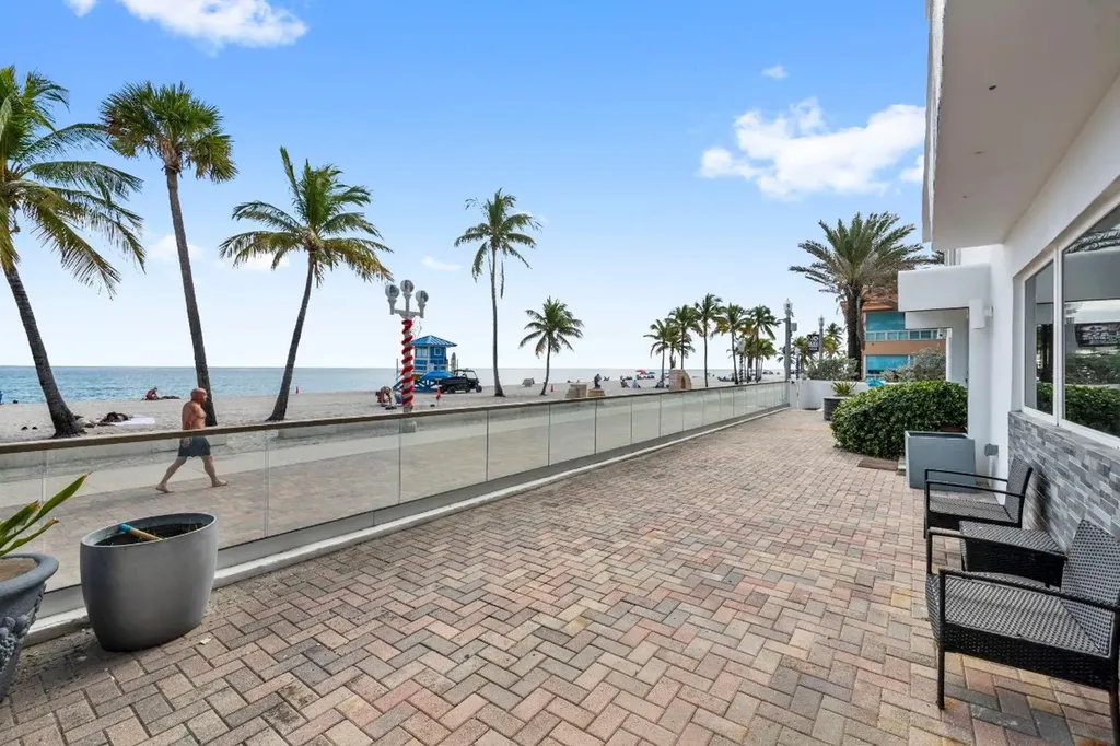 2203 N Surf Road Hollywood FL 33019