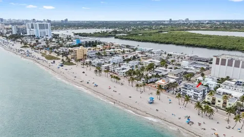 2203 N Surf Road Hollywood FL 33019