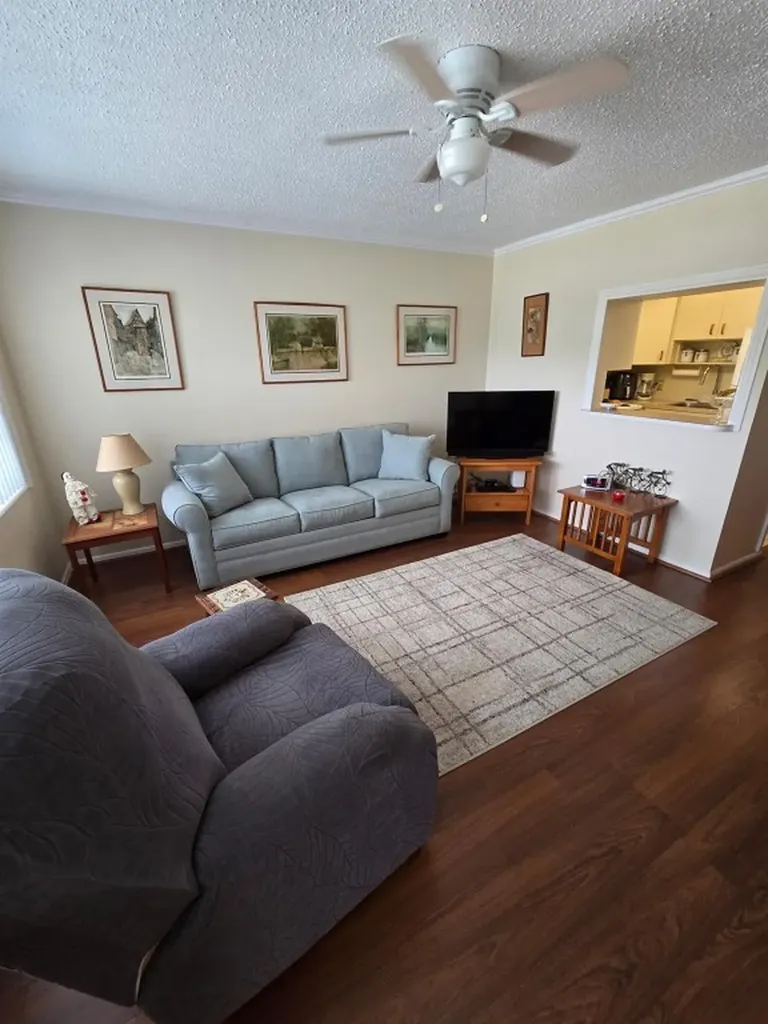 111 Lyndhurst E Deerfield Beach FL 33442