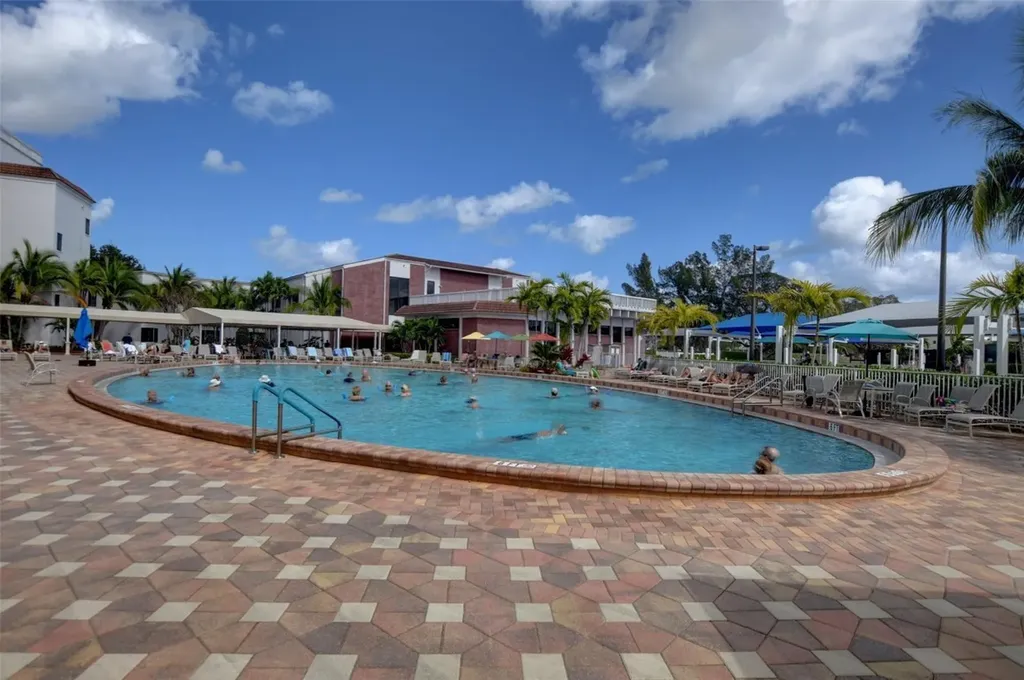 111 Lyndhurst E Deerfield Beach FL 33442