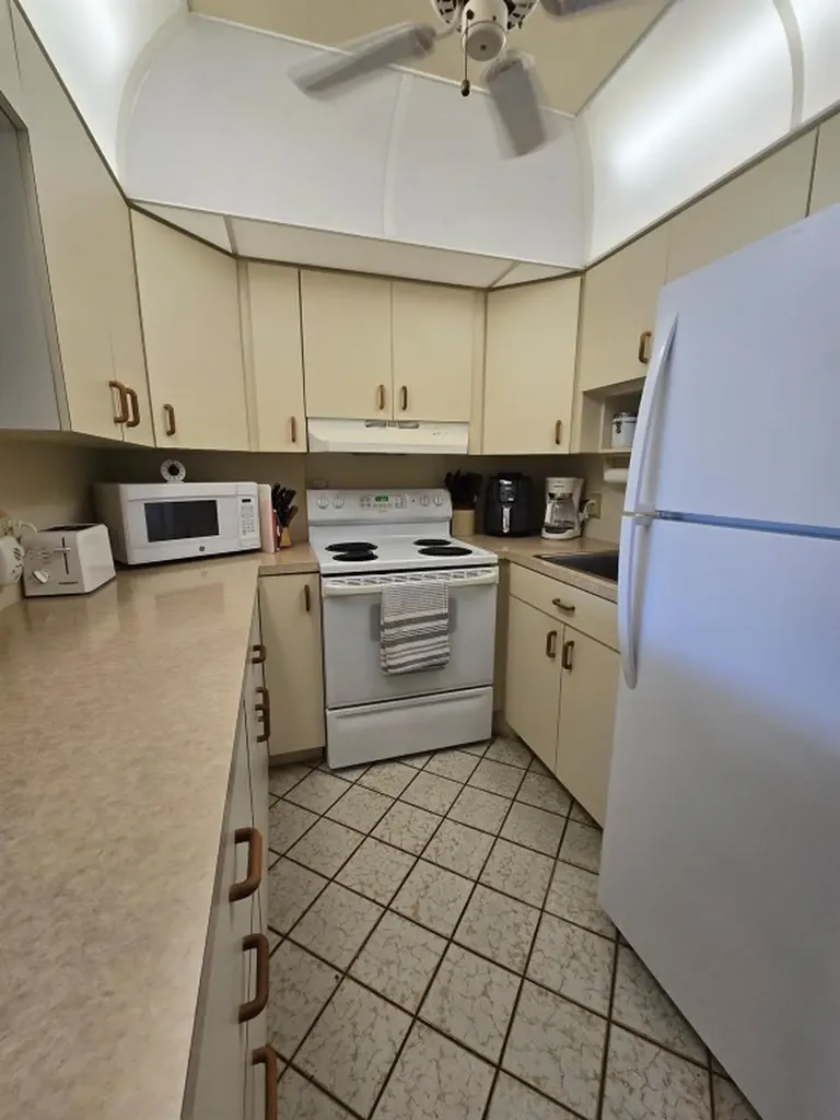 111 Lyndhurst E Deerfield Beach FL 33442