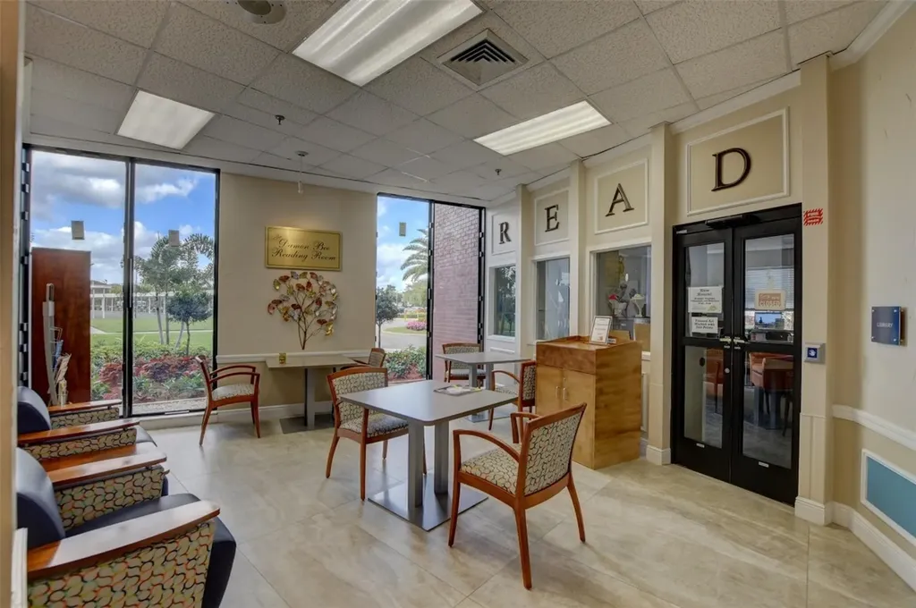 111 Lyndhurst E Deerfield Beach FL 33442