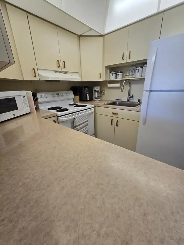 111 Lyndhurst E Deerfield Beach FL 33442