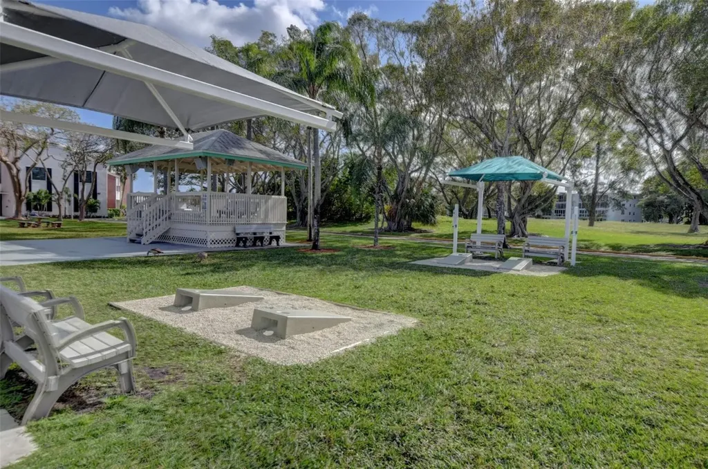 111 Lyndhurst E Deerfield Beach FL 33442