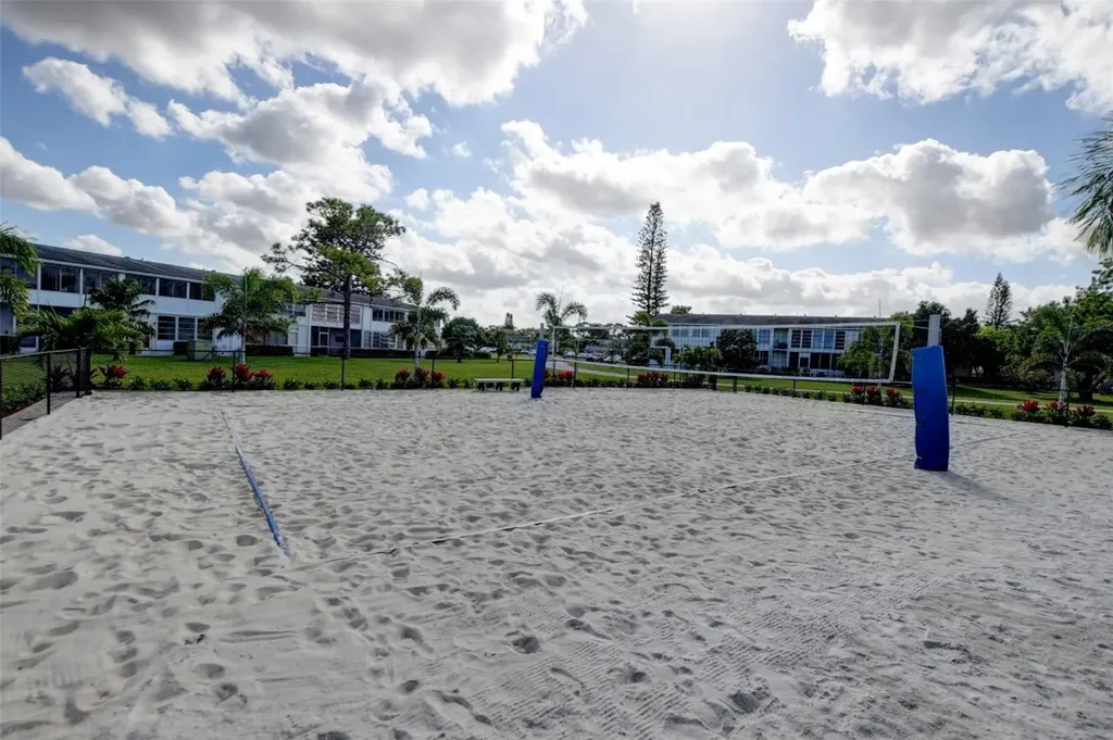 111 Lyndhurst E Deerfield Beach FL 33442