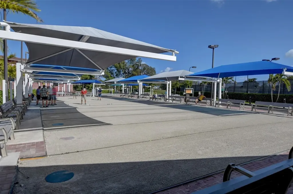 111 Lyndhurst E Deerfield Beach FL 33442