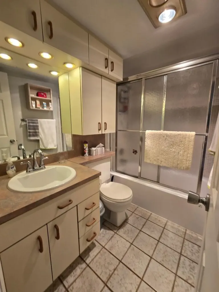 111 Lyndhurst E Deerfield Beach FL 33442