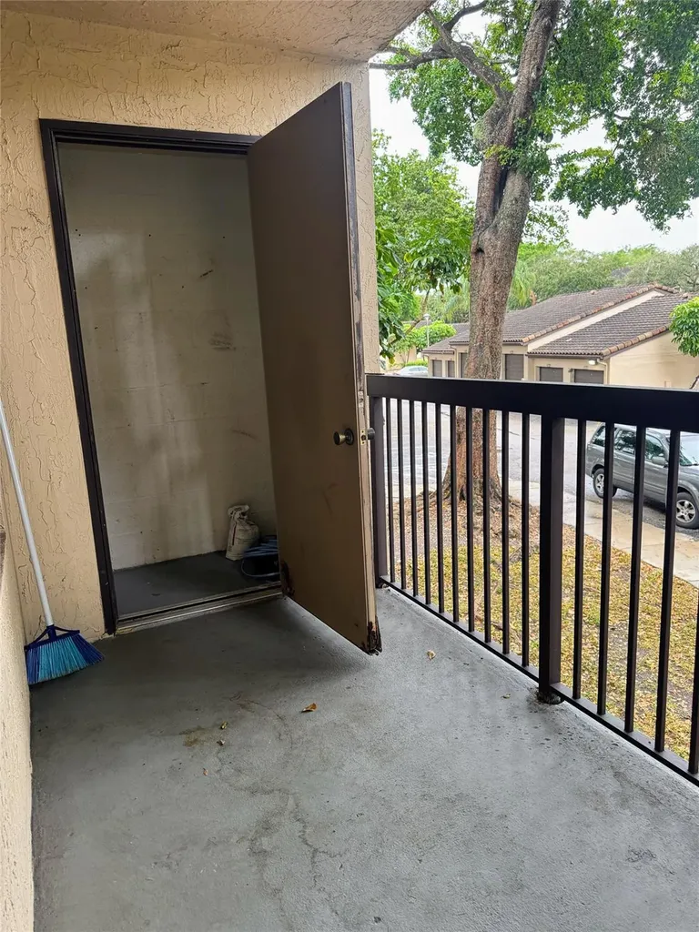4361 W Mcnab Road Pompano Beach FL 33069