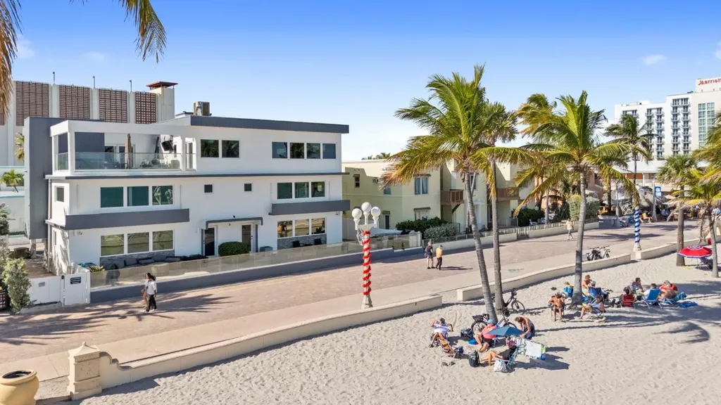 2201 N Surf Road Hollywood FL 33019