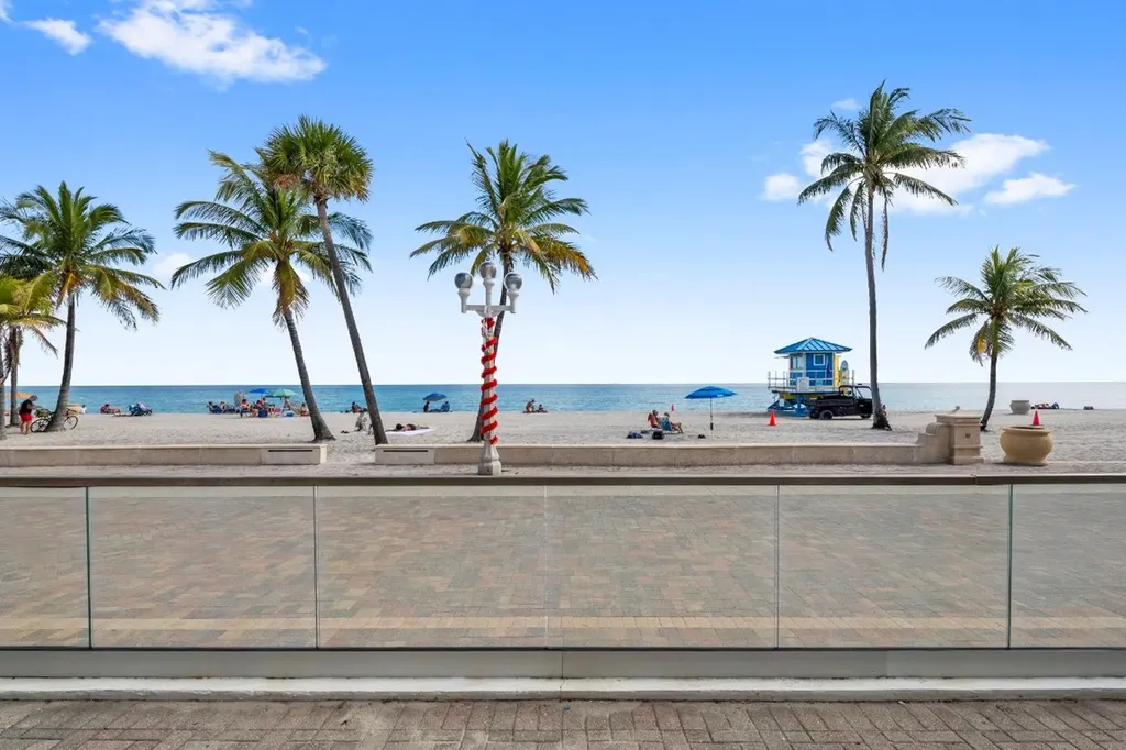 2201 N Surf Road Hollywood FL 33019