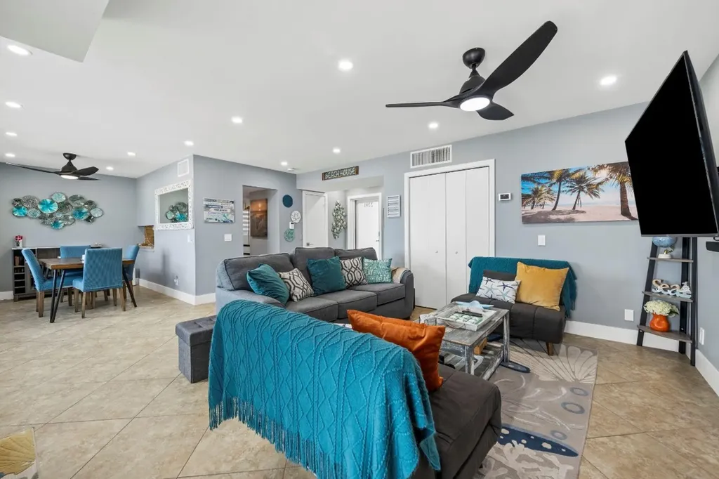 2201 N Surf Road Hollywood FL 33019