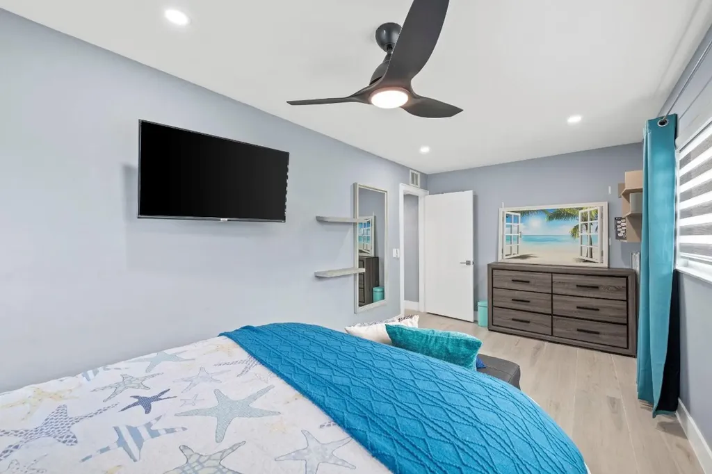 2201 N Surf Road Hollywood FL 33019