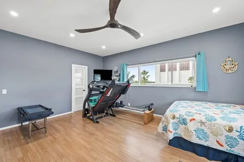 2201 N Surf Road Hollywood FL 33019