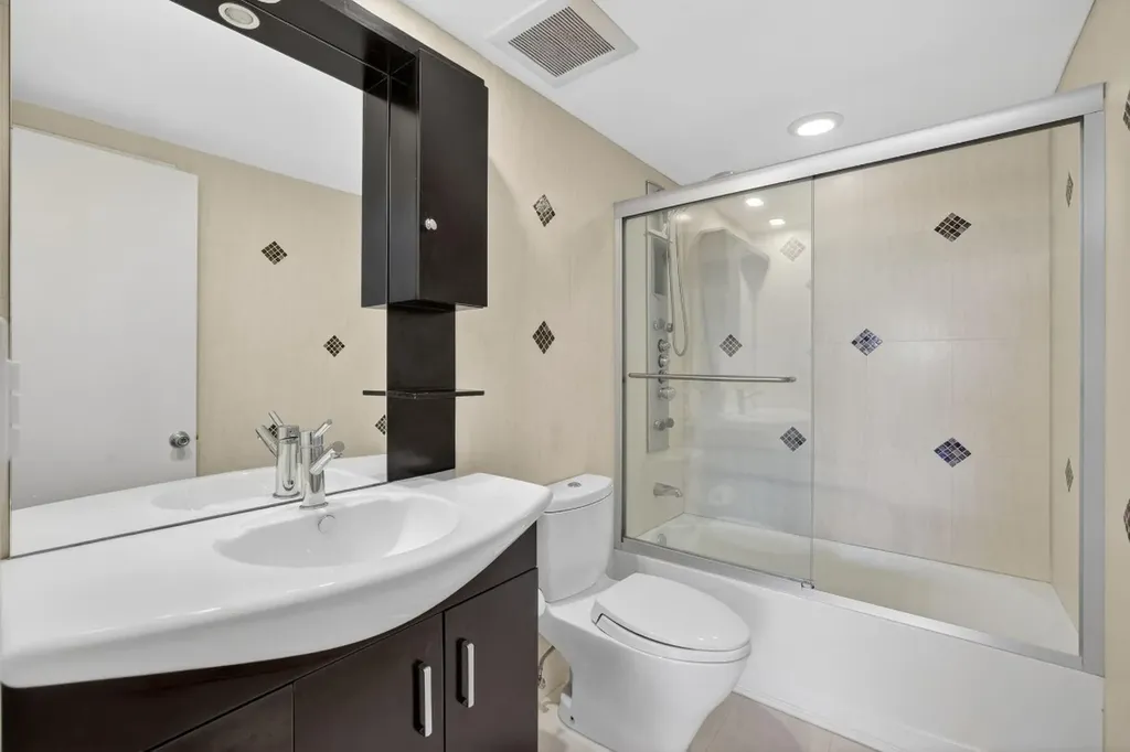 2900 NE 30th Street Fort Lauderdale FL 33306