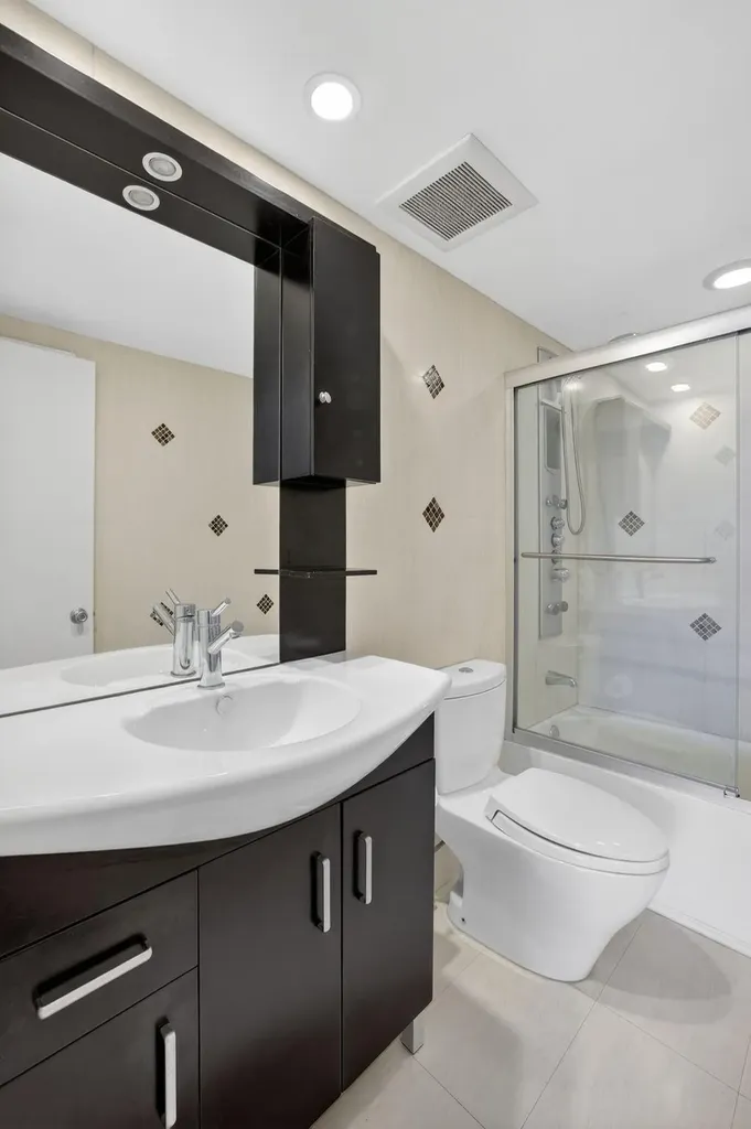2900 NE 30th Street Fort Lauderdale FL 33306