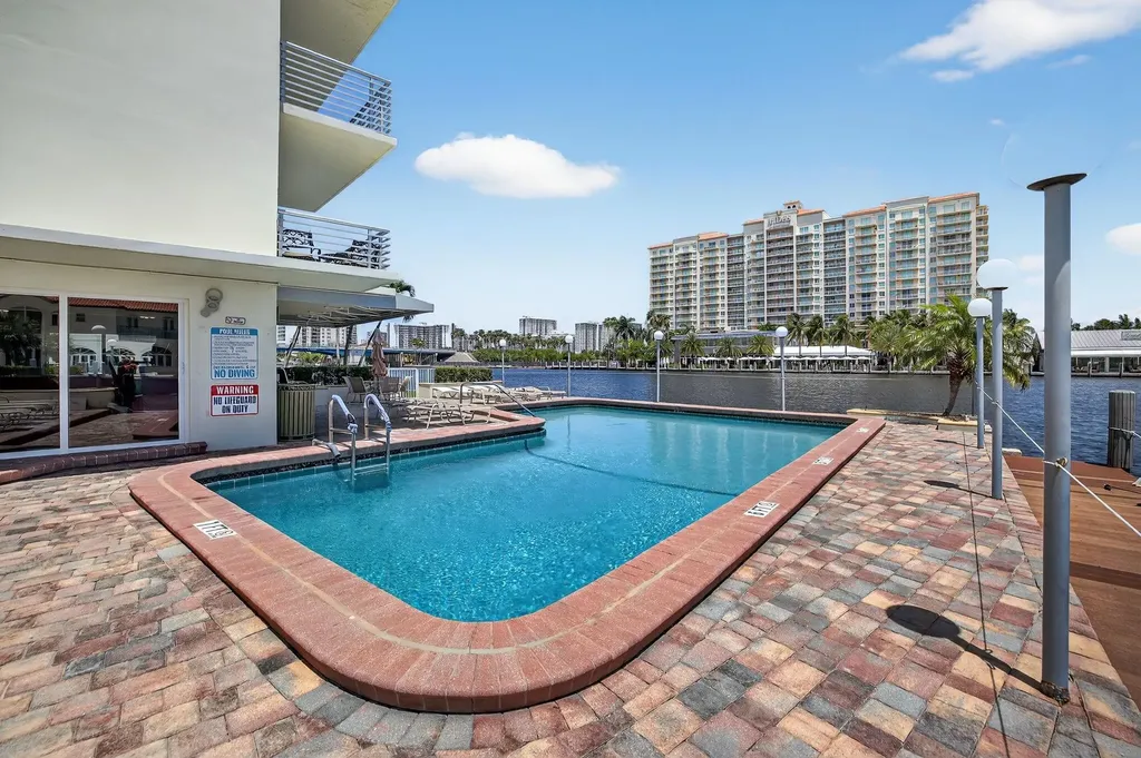 2900 NE 30th Street Fort Lauderdale FL 33306