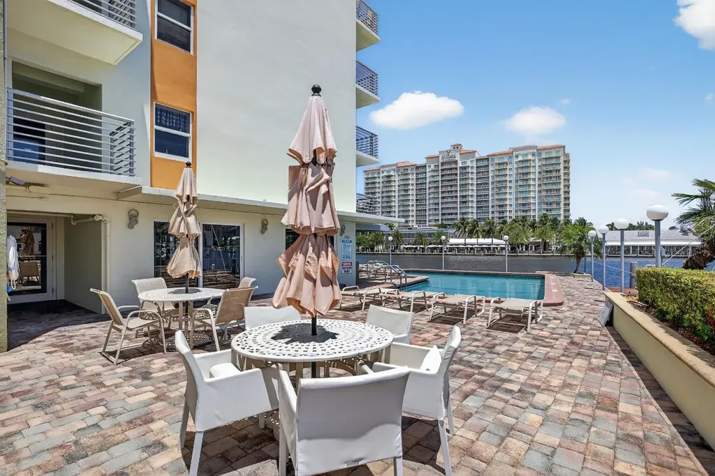 2900 NE 30th Street Fort Lauderdale FL 33306