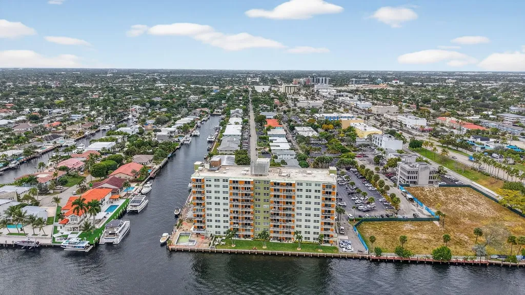 2900 NE 30th Street Fort Lauderdale FL 33306