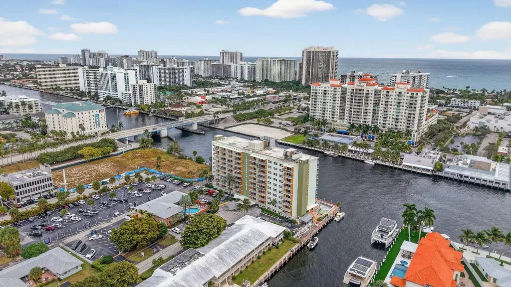 2900 NE 30th Street Fort Lauderdale FL 33306