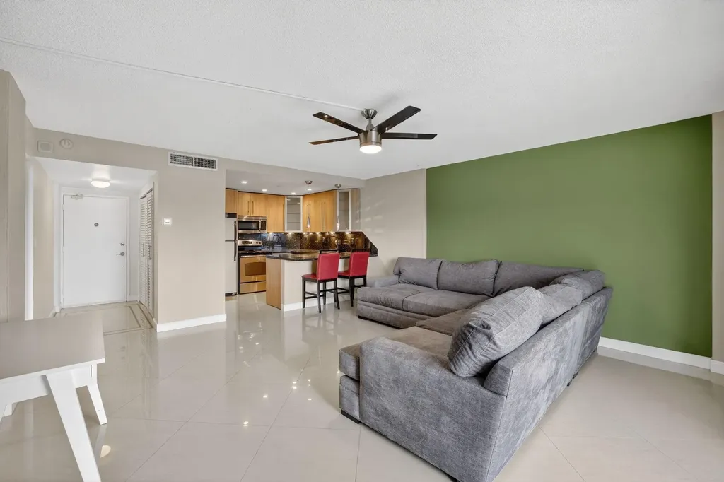 2900 NE 30th Street Fort Lauderdale FL 33306