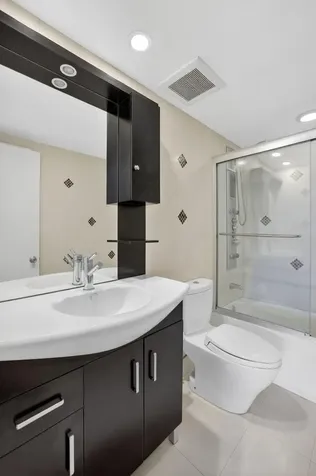 2900 NE 30th Street Fort Lauderdale FL 33306