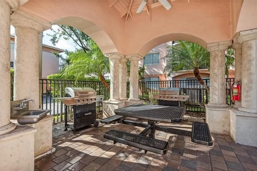 2125 SE 10 Avenue Fort Lauderdale FL 33316
