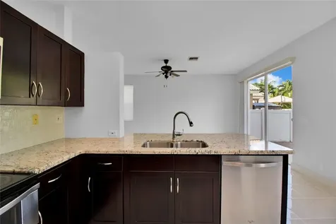 5240 NW 112th Way Coral Springs FL 33076