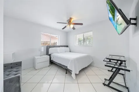 5317 Harrison Street Hollywood FL 33021
