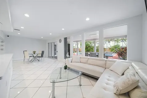 5317 Harrison Street Hollywood FL 33021