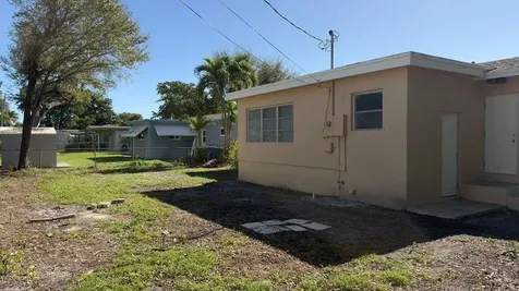 6817 SW 10th Street Pembroke Pines FL 33023