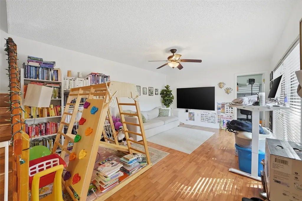 9142 SW 23rd Street Davie FL 33324