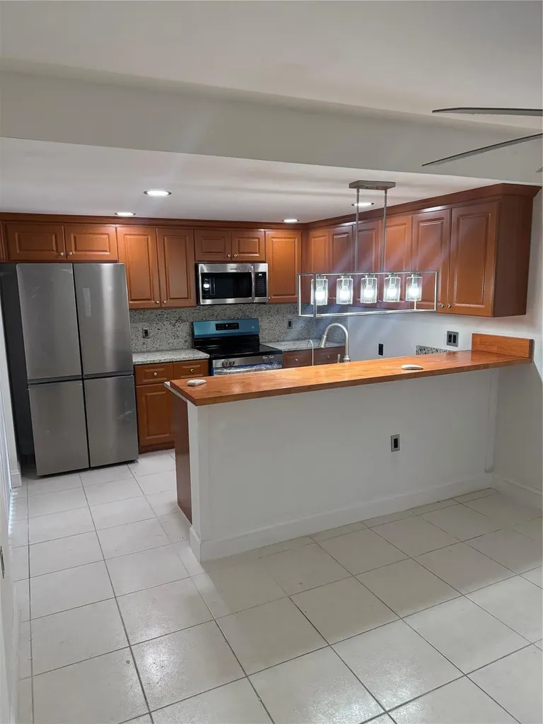 9138 SW 23rd Street Davie FL 33324