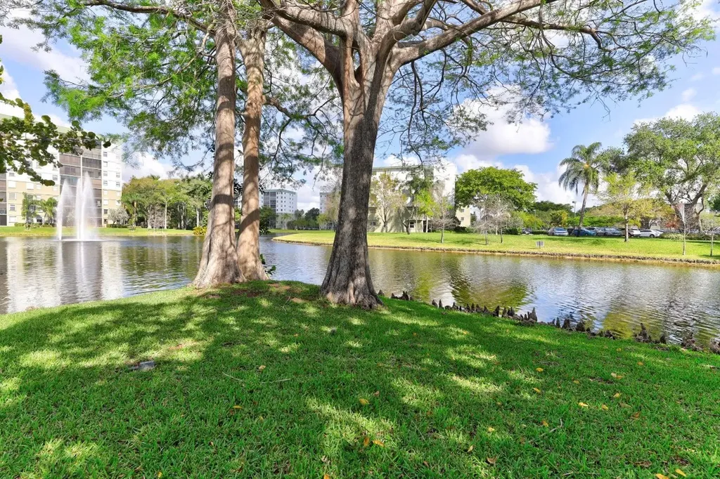 2314 S Cypress Bend Drive Pompano Beach FL 33069