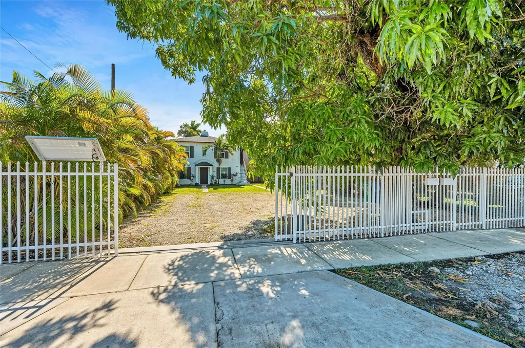 2612 SW 19th Terrace Miami FL 33145