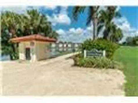 9523 S Hollybrook Lake Drive Pembroke Pines FL 33025