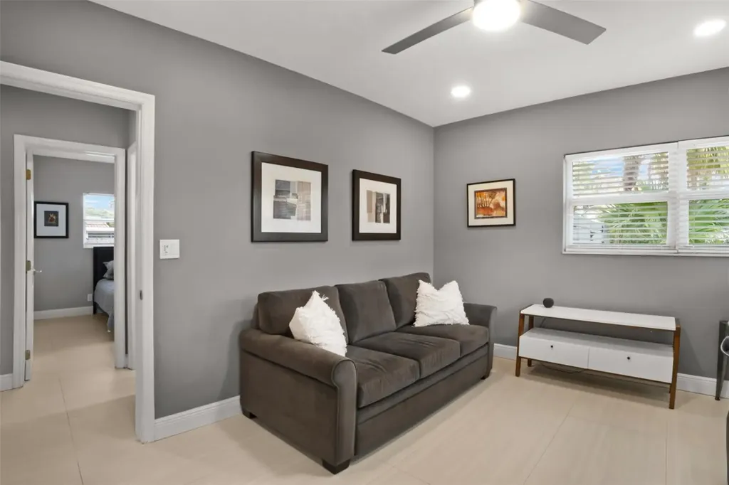 833 NE 17th Court Fort Lauderdale FL 33305