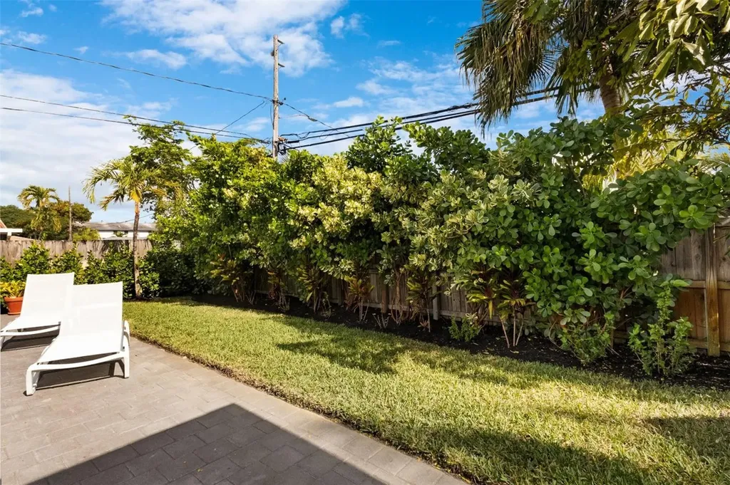 833 NE 17th Court Fort Lauderdale FL 33305
