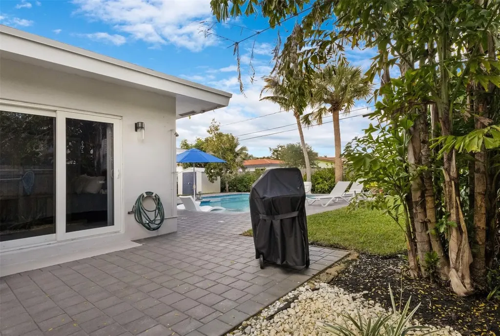 833 NE 17th Court Fort Lauderdale FL 33305