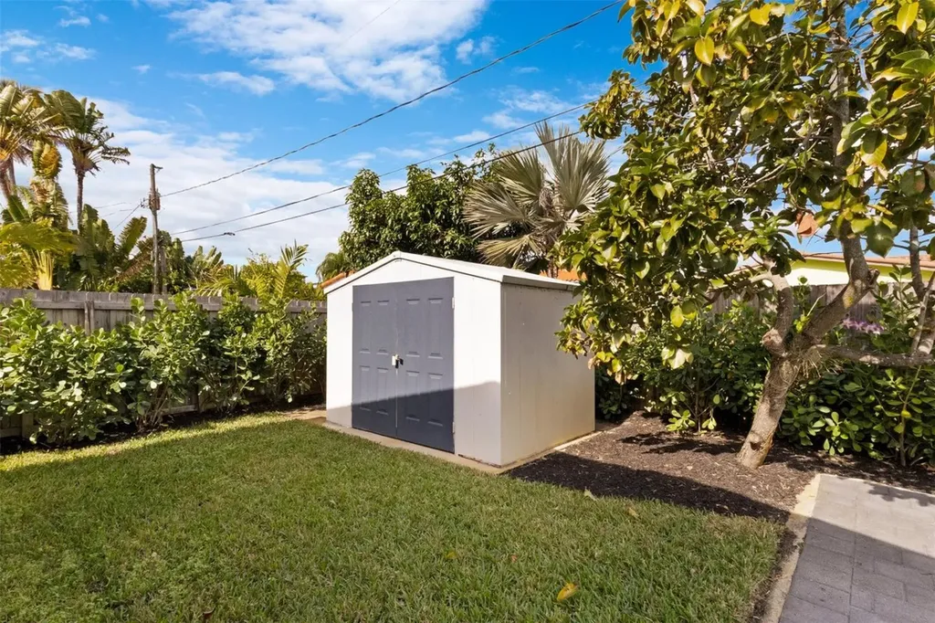 833 NE 17th Court Fort Lauderdale FL 33305