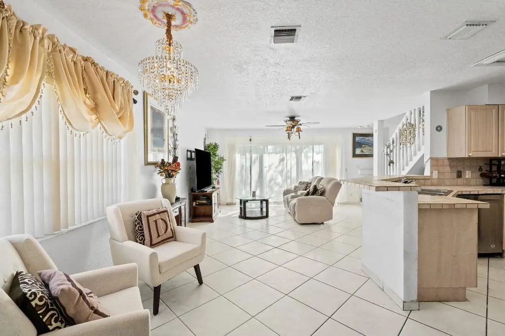 8940 NW 38th Drive Coral Springs FL 33065