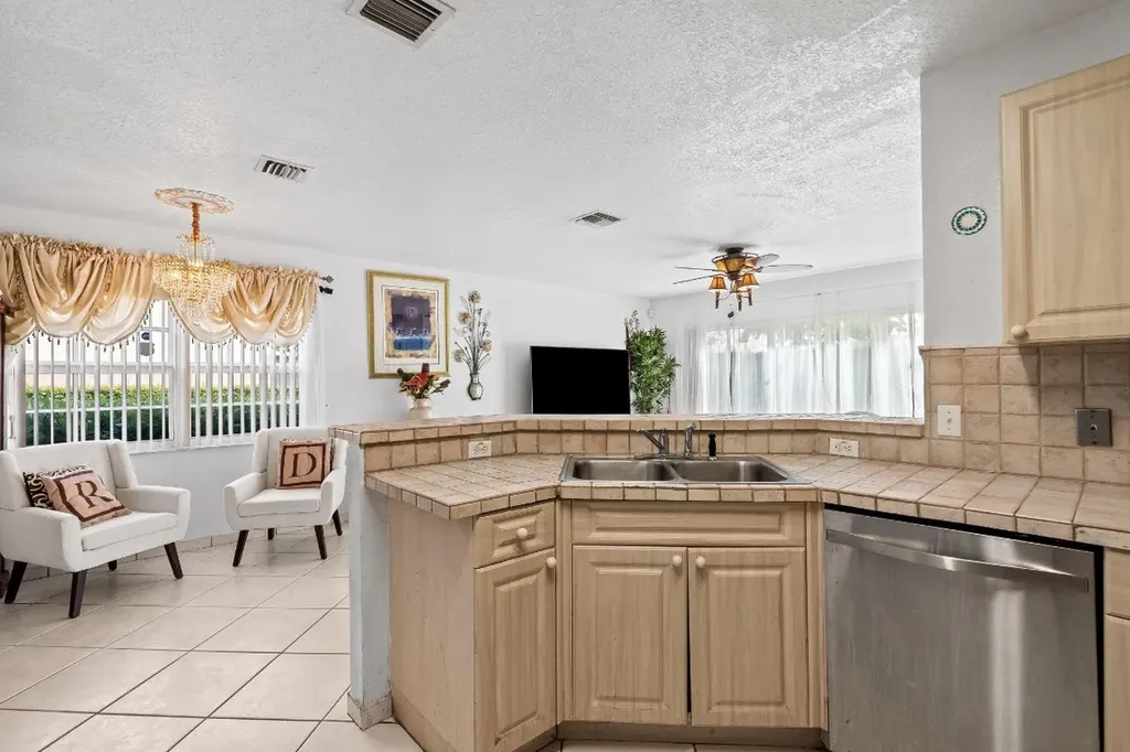 8940 NW 38th Drive Coral Springs FL 33065