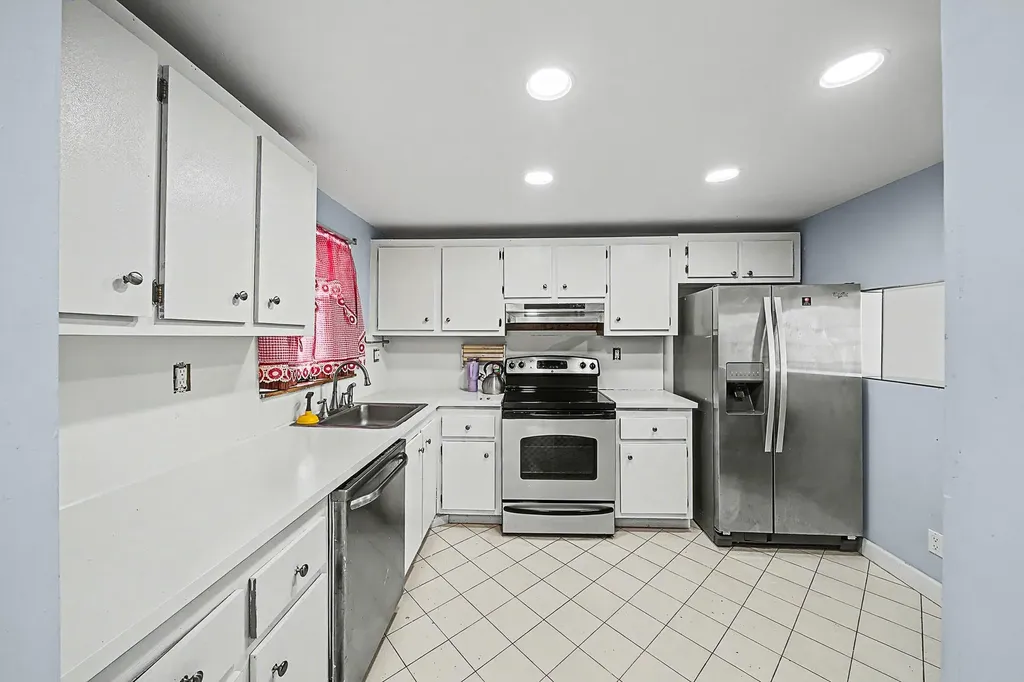 10466 Sunrise Lakes Boulevard Sunrise FL 33322